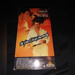 5/$10 - 10/$20 The Year of Living Dangerously VHS Preowned Mel Gibson 1982